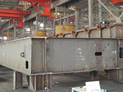 起重机小车架振动时效现场